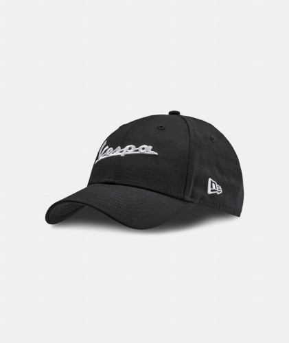 607905M01NV_VESPA_LIFESTYLE_WEARING ACCESSORIES_BLACK_OS_FRONT_3480_4560.jpg