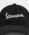 607905M01NV_VESPA_LIFESTYLE_WEARING ACCESSORIES_BLACK_OS_DETAIL 1_3480_4560.jpg